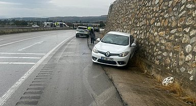 Amasya'da otomobil istinat duvarına çarptı; 6 yaralı
