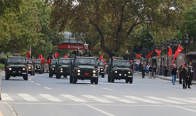 Ankara'da 30 Ağustos korteji