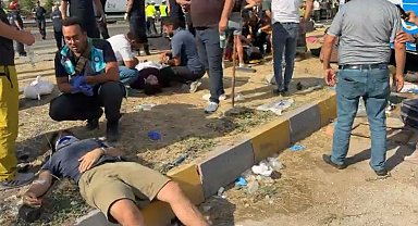 Ankara'da midibüs ile kamyon çarpıştı; 1 ölü, 16 yaralı