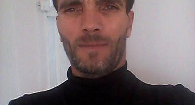 Annesine mesaj atan kişiyi demir çubukla döverek öldürdü