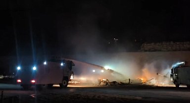 Antalya Balıkçı Barınağı'ndaki yangında 20'den fazla tekne yandı