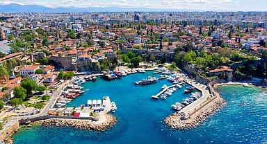 Antalya'da her 4 turistten 1'i Rus