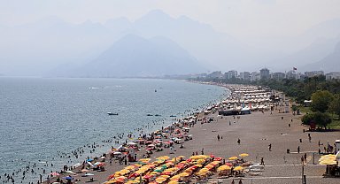 Antalya'da nem bulutları kenti kapladı