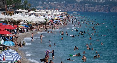 Antalya'da yüksek nem bunalttı