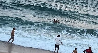 Arnavutköy'de dalgalar denize sürüklediği kişi hastanede hayatını kaybetti