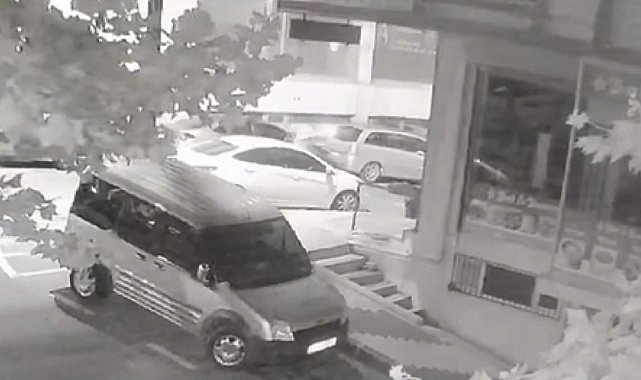 Arnavutköy'de iş yerine ateş açan 2 şüpheli yakalandı