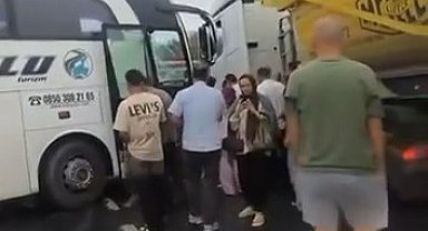 Arnavutköy'de yolcu otobüsü İETT otobüsüne çarptı; yaralılar var -3 Ek görüntü