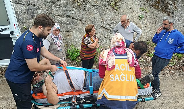Artvin'de düştükleri bölgede mahsur kalan 2 kişi kurtarıldı