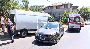 Ataşehir'de 2 otomobilin karıştığı kazada 1 kişi yaralandı