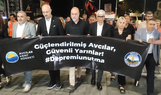 Avcılar'da 17 Ağustos Depremi'nde yaşamını yitirenler anıldı