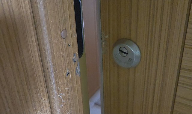 Avcılar'da tatile giden ailenin 700 daireli sitedeki evinden 5 milyon lira değerinde döviz ve ziynet eşyası çalındı
