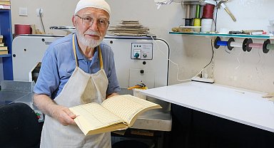 Babasından devraldığı mücellitliği 57 yıldır sürdürüyor