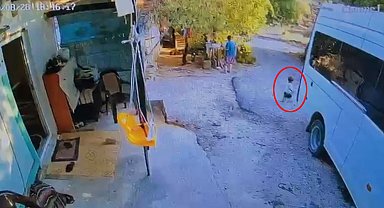 Babasının kullandığı minibüsün altında kalan Yakup Emir'in cenazesi toprağa verildi