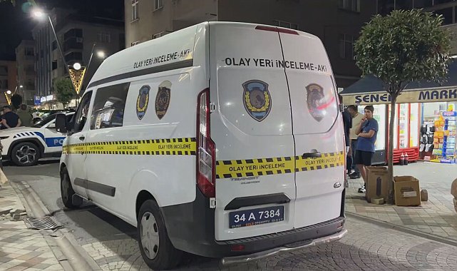 Bağcılar'da komşular arasında bıçaklı ve silahlı kavga: 4 yaralı