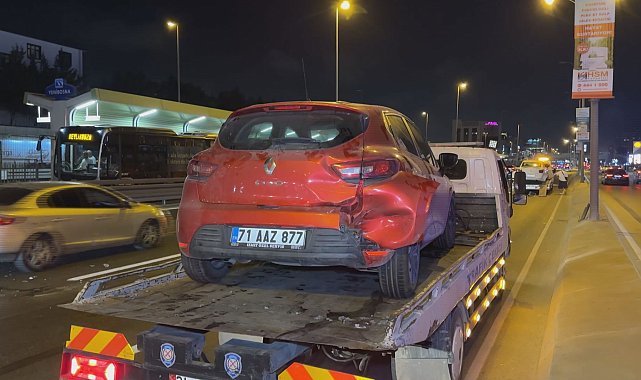 Bahçelievler'de 3 aracın karıştığı zincirleme kaza: 3 yaralı