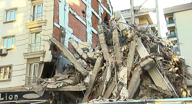 Bahçelievler'de yıkım sırasında çöken 6 katlı bina kamerada; bitişikteki apartman zarar gördü