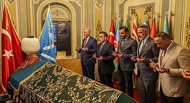 Bakan Bolat, Ertuğrul Gazi Türbesi'ni ziyaret etti