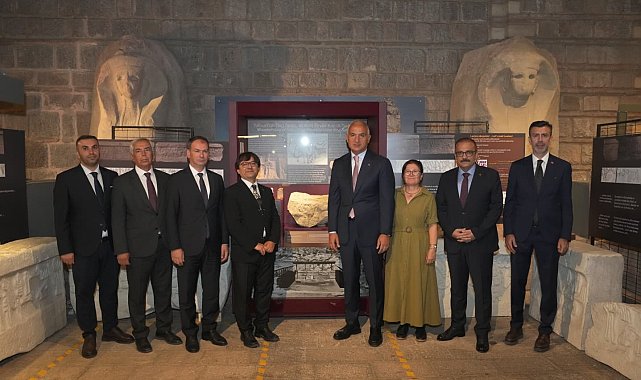 Bakan Ersoy, Hitit İmparatorluğu'nun izlerini taşıyan sergiyi ziyaret etti
