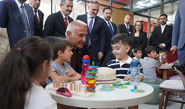Bakan Ersoy: Kütüphaneleri üretim ve fırsat merkezlerine dönüştürüyoruz