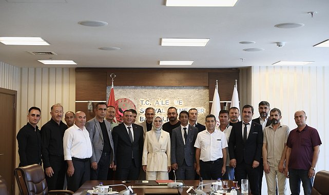 Bakan Göktaş, gazilik ünvanı verilen dernek üyeleriyle bir araya geldi