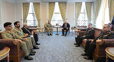 Bakan Güler, Pakistan Kara ve Savunma Kuvvetleri Komutanı Mareşal Syed Asim Munir ile görüştü