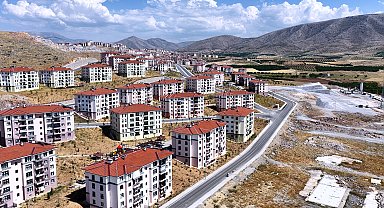 Bakan Kurum, Malatya'da sosyal konutlarına yerleşen Başar çiftinin görüntülerini paylaştı