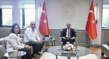 Bakan Uraloğlu, okul saldırısında ölen Adnan'ın ailesini kabul etti