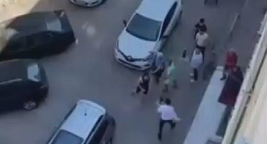 Bakırköy'de 2 kişinin yumruklu kavgası kamerada