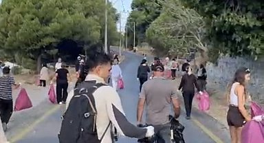 Balıkesir'de yangının ardından çevre farkındalığı için çöp topladılar