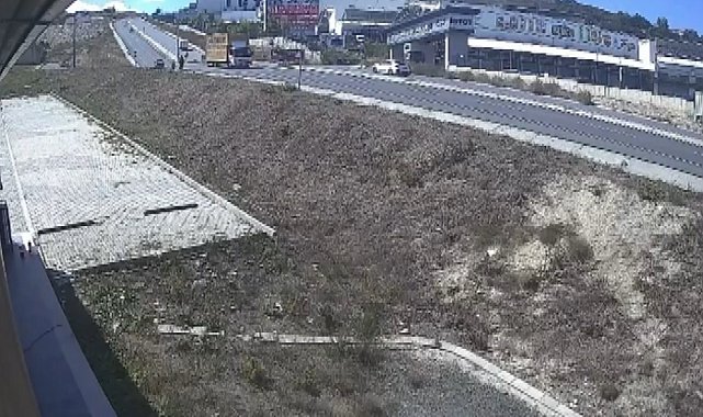 Başakşehir'de yokuştan korna çalarak indi; trafik ışıklarında bekleyen araçlara çarptı