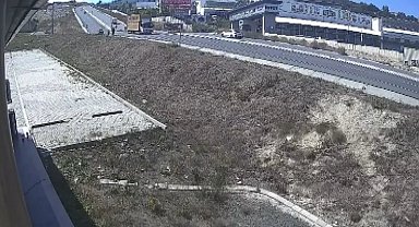 Başakşehir'de yokuştan korna çalarak indi; trafik ışıklarında bekleyen araçlara çarptı