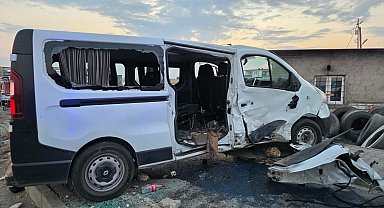 Batman'da 2 minibüs çarpıştı: 9 yaralı