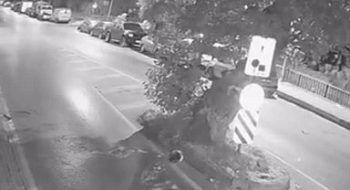 Beykoz'da motosiklet ağaca çarptı; sürücü yola savruldu