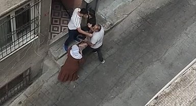 Beyoğlu'nda eniştesinin dükkanında fön çektirdi; para vermek istemeyince taş ve sopalarla evini bastılar