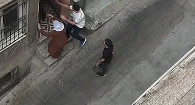 Beyoğlu'ndaki eniştesinin dükkanında fön çektiği için saldırıya uğrayan kişi: Herkesin ifadesini alacağım deyip evi bastılar