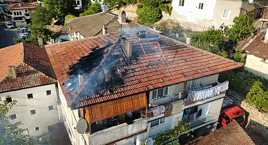 Binanın çatısında çıkan yangın söndürüldü