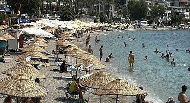Bodrum'da hava sıcaklığı 40 dereceyi aştı, sahiller doldu