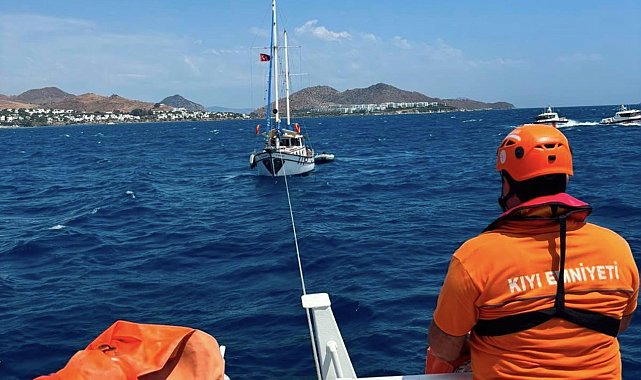 Bodrum'da makine arızası nedeniyle sürüklenen tekne kurtarıldı
