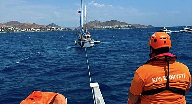 Bodrum'da makine arızası nedeniyle sürüklenen tekne kurtarıldı