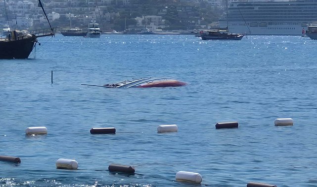 Bodrum'da su alan tekne battı