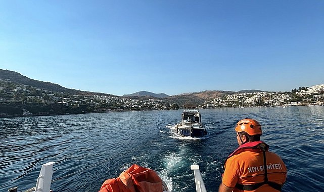 Bodrum'da su alan ve içerisinde 4 kişinin bulunduğu tekne kurtarıldı