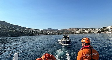 Bodrum'da su alan ve içerisinde 4 kişinin bulunduğu tekne kurtarıldı