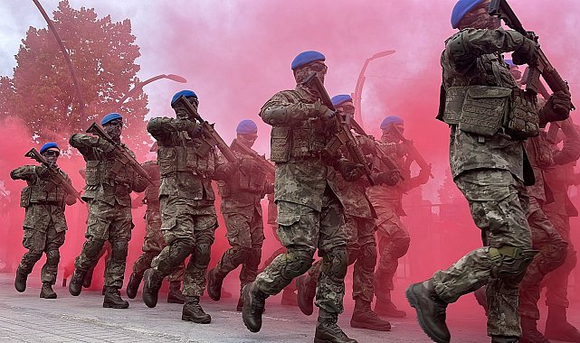 Bolu'da komandolar eşliğinde 30 Ağustos coşkusu