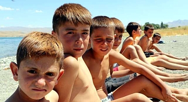 Bu göle giren saçı sarı çıkıyor