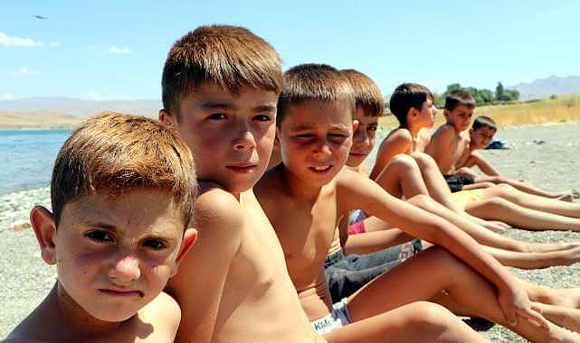 Bu göle giren saçı sarı çıkıyor