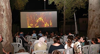 Bursa’da akşamları yazlık sinema keyfi