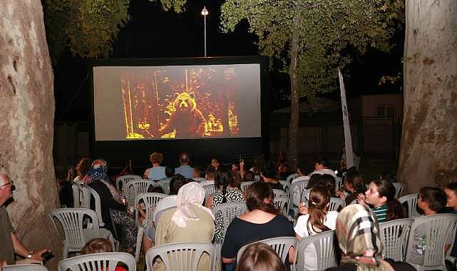 Bursa’da akşamları yazlık sinema keyfi