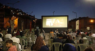 Bursa’da sinema perdesi çocuklar için açıldı
