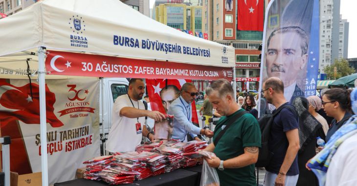 Bursa'da Zafer coşkusu ay yıldız ile taçlandı