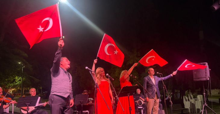 Bursa'da zafer coşkusu Türk Sanat Müziği konseriyle sürdü